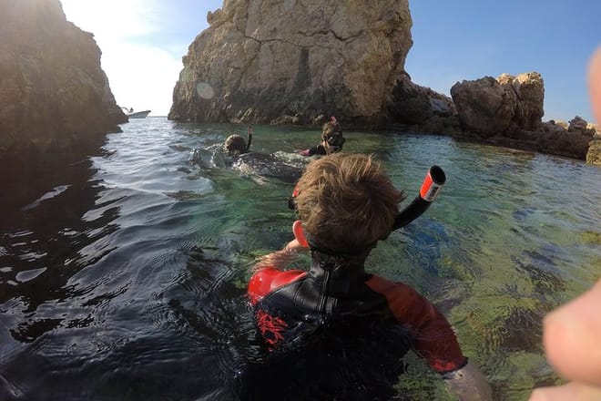Snorkeling and swimming tour to the Poseidon's temple at Sounio cape photo 5