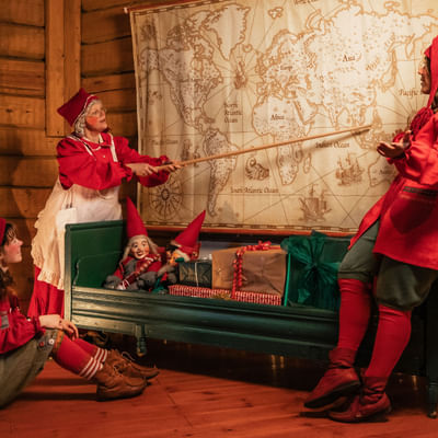 Rencontrez MÈRE NOËL dans le chalet de MÈRE NOËL au Village du Père Noël