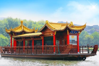 Hangzhou West Lake Traditional Costume Experience Private Tour