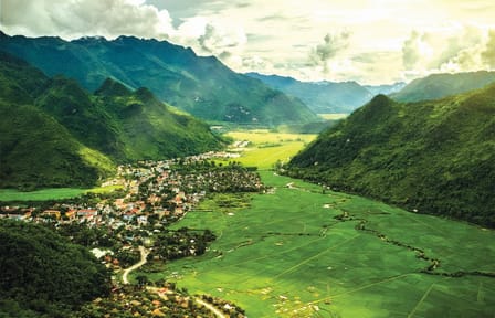 Mai Chau Valley Adventure Day Tour in Hoa Binh, Vietnam