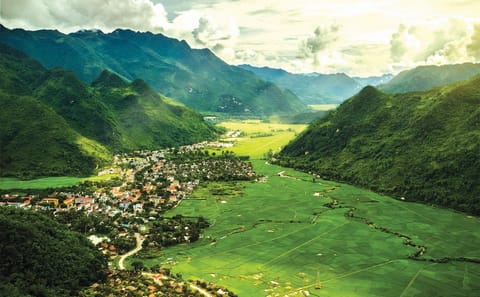 Mai Chau Valley Adventure Day Tour in Hoa Binh, Vietnam