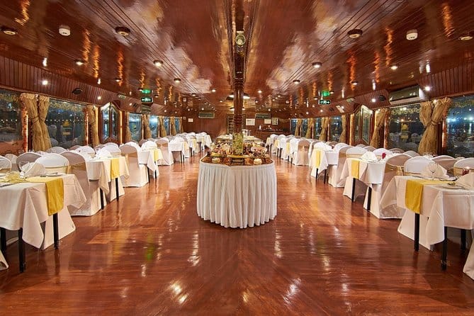 Dubai Dhow Marina Cruise: “From Traditional Charm to Modern Luxury”