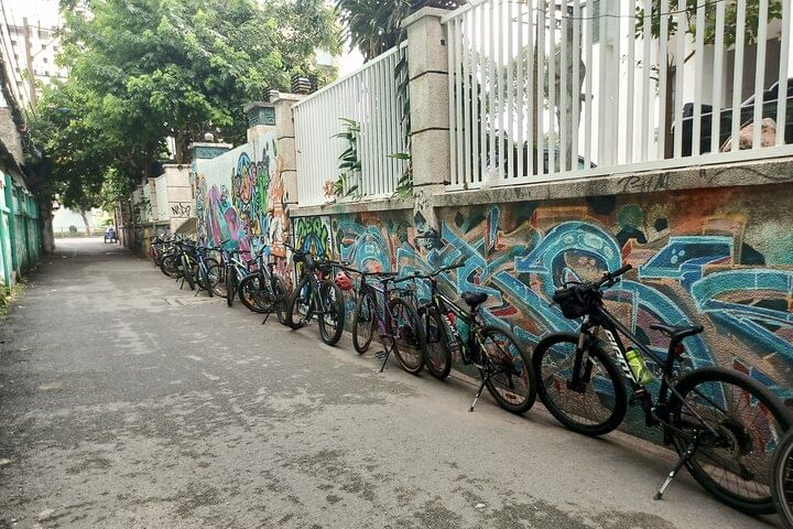 Half Day Back Alleys Expedition in Saigon by Bike