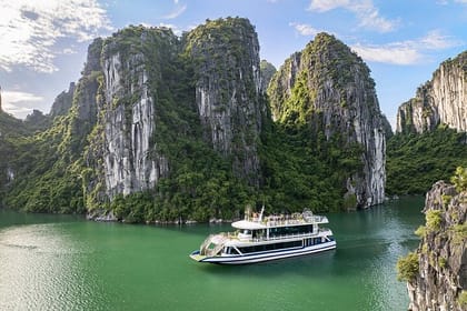 Halong Bay Luxury Cruise Day Trip with Hercules From Hanoi: