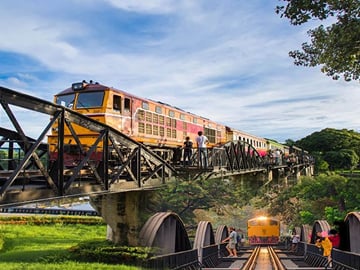 Damnoen Saduak Floating Market and River Kwai Bridge Tour from Bangkok