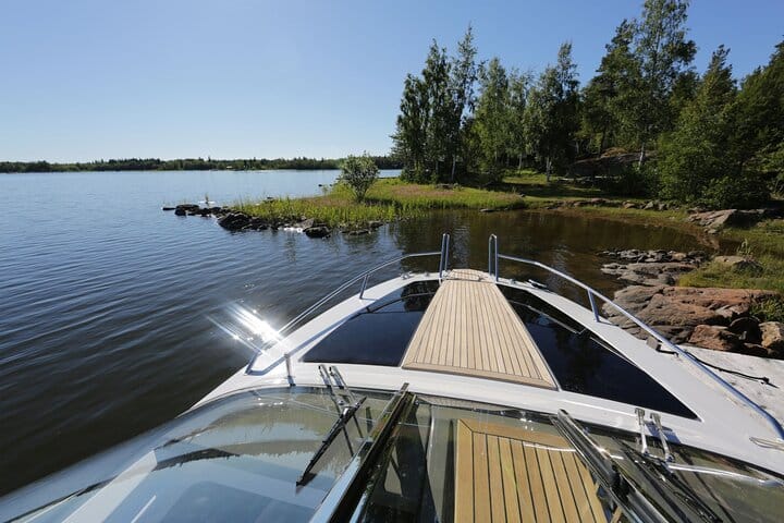 2-Hours Private VIP Tour by Modern Boat in Helsinki Archipelago