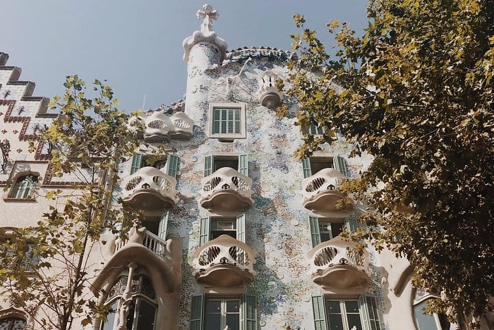 Gaudi's Casa Batlló and La Pedrera with Chocolate Tasting  8