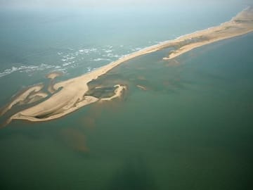 Chennai to Cochin: Temples, Beaches, and Backwaters Tour