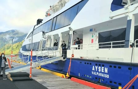Private Transfer from San Antonio Pier to Airport with Vineyard Lunch
