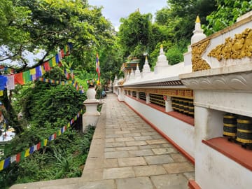 Walking Tour to Swayambhunath Monkey Temple in Kathmandu
