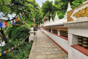 Walking Tour to Swayambhunath Monkey Temple in Kathmandu
