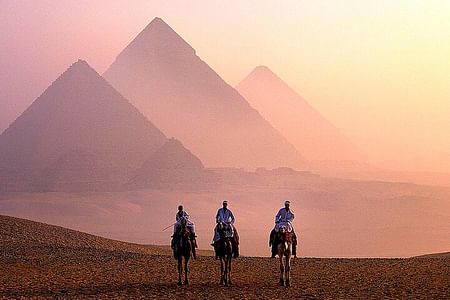 Giza Pyramids & Sphinx Guided Tour with Traditional Lunch & Camel Ride