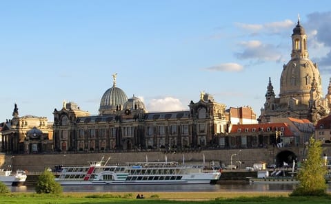 Private Guided Tour of the New Green Vault and Dresden Landmarks