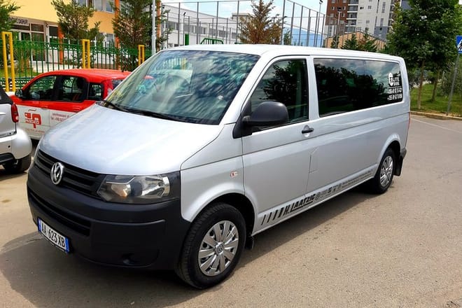 Comfort Minivan Volkswagen Caravelle 9 seater