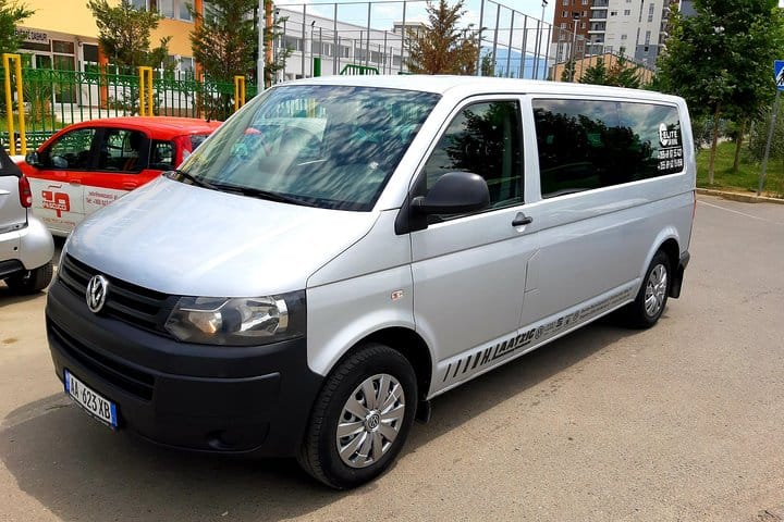 Comfort Minivan Volkswagen Caravelle 9 seater