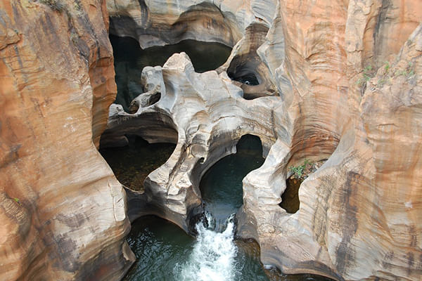 Marvel at spectacular geological wonders and rock formations on the Panorama Route.