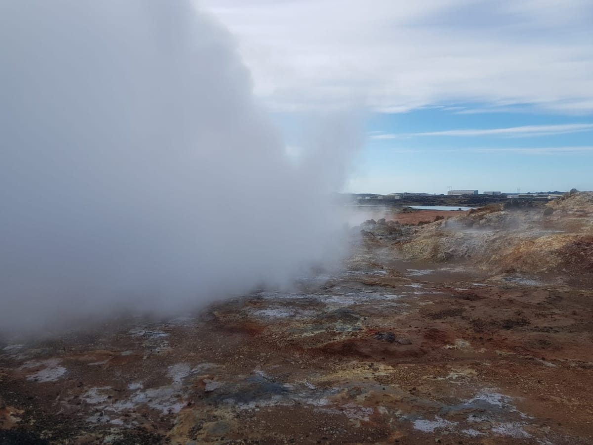 Explore the Reykjanes Peninsula UNESCO Global Geopark: Private Tour with Airport or Hotel Transfers