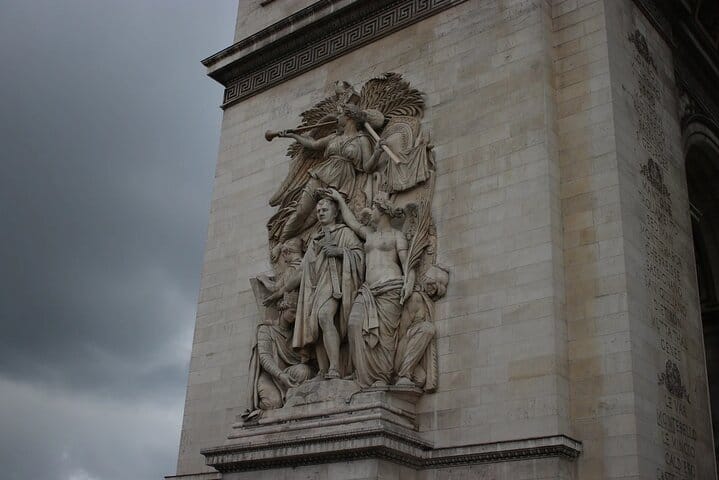 Paris Private Luxury Tour with shopping, cabaret, Lunch cruise and city Tour 8