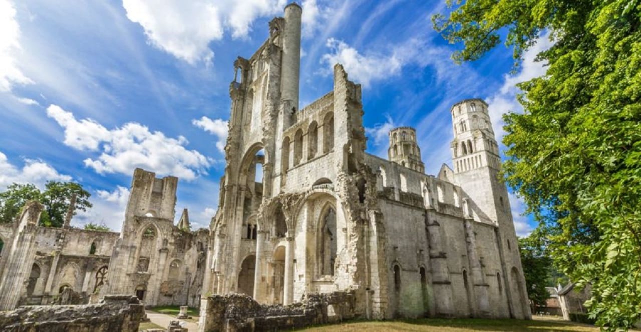 Rouen Castles & Abbeys Private Tour from Rouen 4