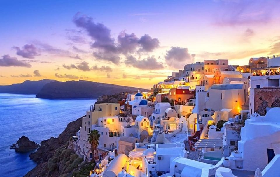 Private 8-Hour Santorini Tour: Akrotiri and Firostefani