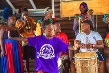 Cultural Tour and Island Lunch in Roatan's East End