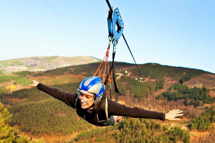 Entusiasta por aventura desce no fantasticable no Pena Aventura em Ribeira de Pena