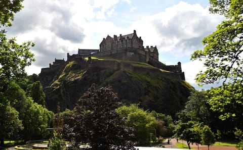 Private Guided Walking Tour of Edinburgh's History and Culture