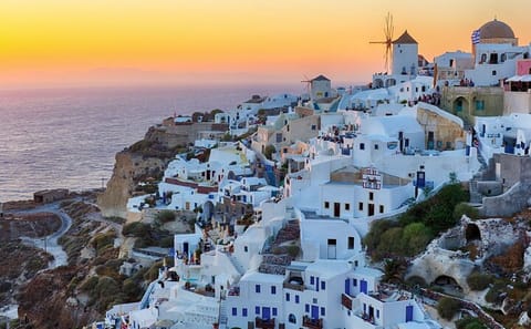 Two-Day Santorini Tour from Athens with Ferry and Hotel