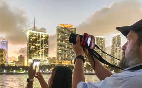 Evening Boat Tour of Biscayne Bay and Millionaire Homes