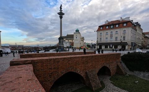 Self-Guided Walking Tour of Medieval Warsaw's Historic Sites