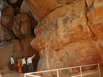 Bhimbetka Rock Shelters and Bhojpur Temple Tour from Bhopal