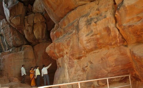 Bhimbetka Rock Shelters and Bhojpur Temple Tour from Bhopal