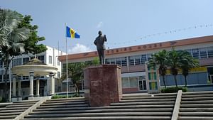 A Guided Walking Tour of the History of a City - Bridgetown
