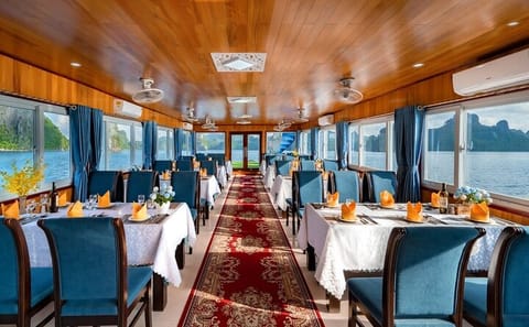 Halong Bay Day Cruise from Hanoi with Kayaking and Cave Visit