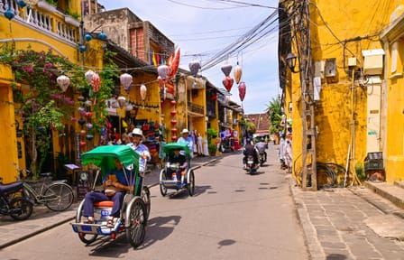 Hoi An Night Boat Ride with Floating Lanterns Experience