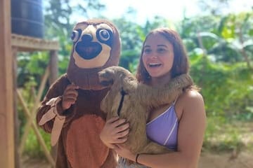 Roatan Wild side Monkyes and sloth hangout iguana and Snorkeling