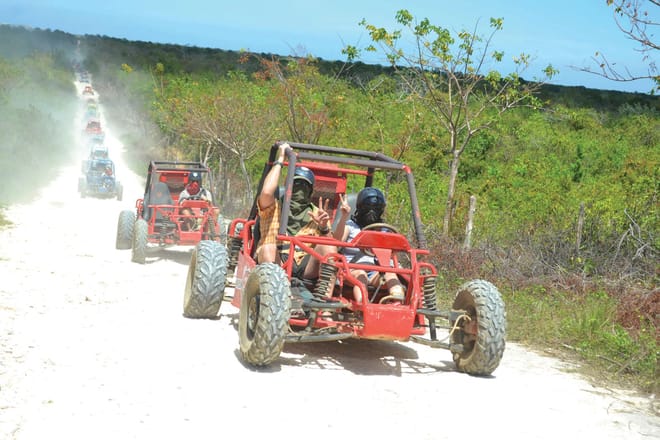 Punta Cana: Tour en Buggies con Cenote y Montana Redonda 5