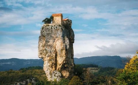 Private Walking Tour of Katskhi Pillar in Chiatura, Georgia