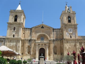 Private Guided Walking Tour of Valletta's Historic Sites