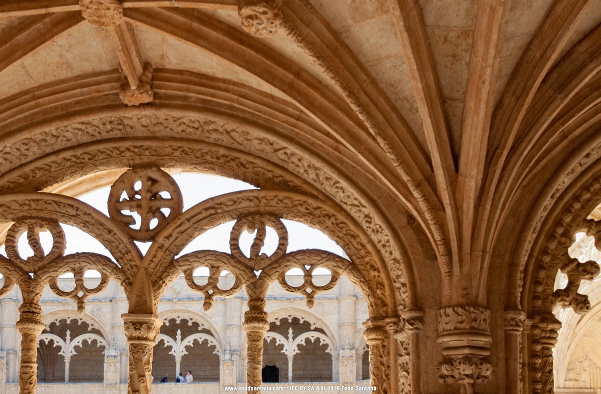 Lisbon Afternoon: Private Tour with Monuments and Fado Dinner