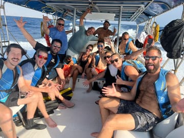 Leisure Boat Tour in Jeddah's Coastal Waters