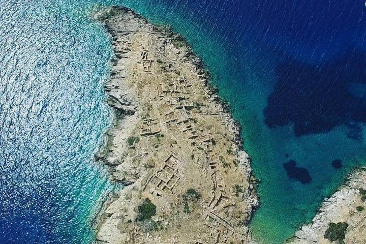 VIP Motor Yacht Charter – 17 meter – 10 Guests max – Full day