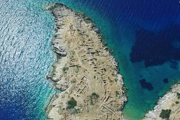 VIP Motor Yacht Charter – 17 meter – 10 Guests max – Full day