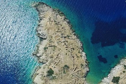 VIP Motor Yacht Charter – 17 meter – 10 Guests max – Full day