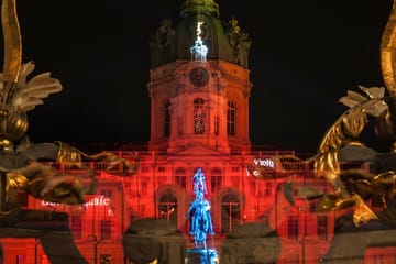 Charlottenburg Palace Christmas Market Walking Tour in Berlin