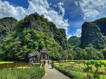 Private Day Trip to Trang An - Mua Cave - Bich Dong By Limousine