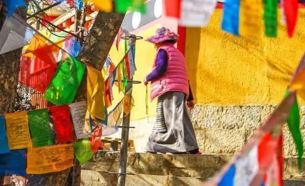 Traditional Tibetan women