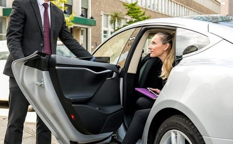 Private Arrival Transfer Bandaranayake International Airport to Colombo City