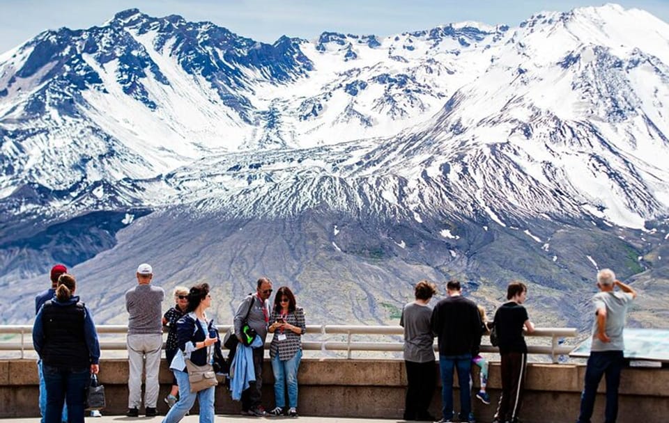 Small-group Mt. St. Helen National Park Tour from Seattle in SUV