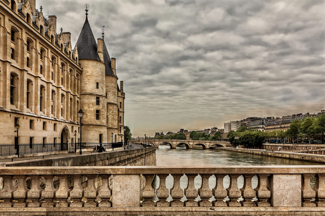 Private Paris Sightseeing City Tour by Minivan 8